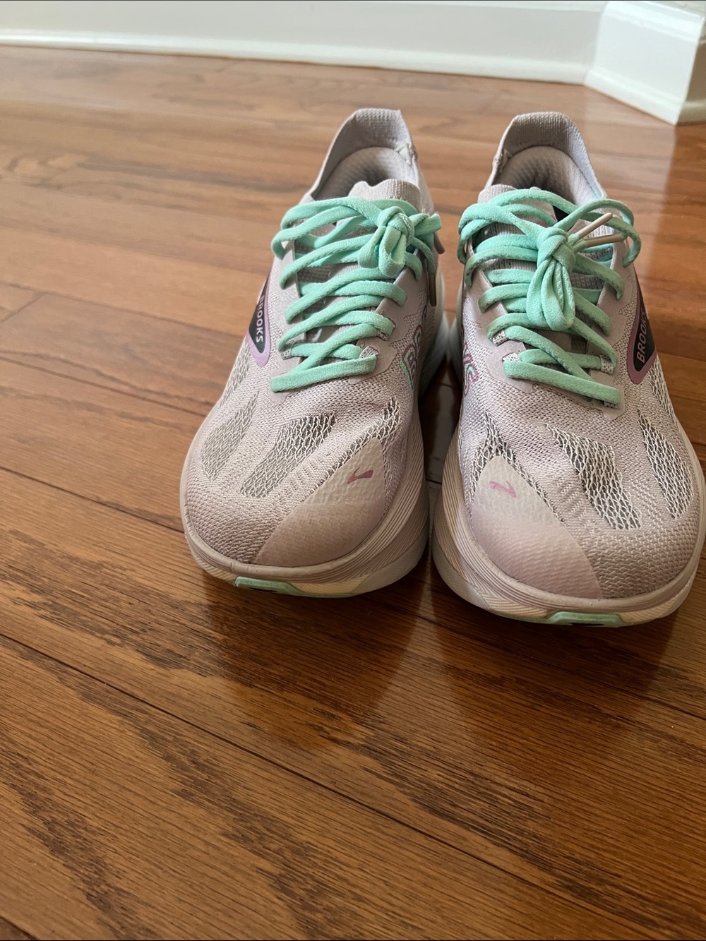 Brooks Women's Lightweight Running Sneakers - like new - 7.5 - Picture 5 of 7